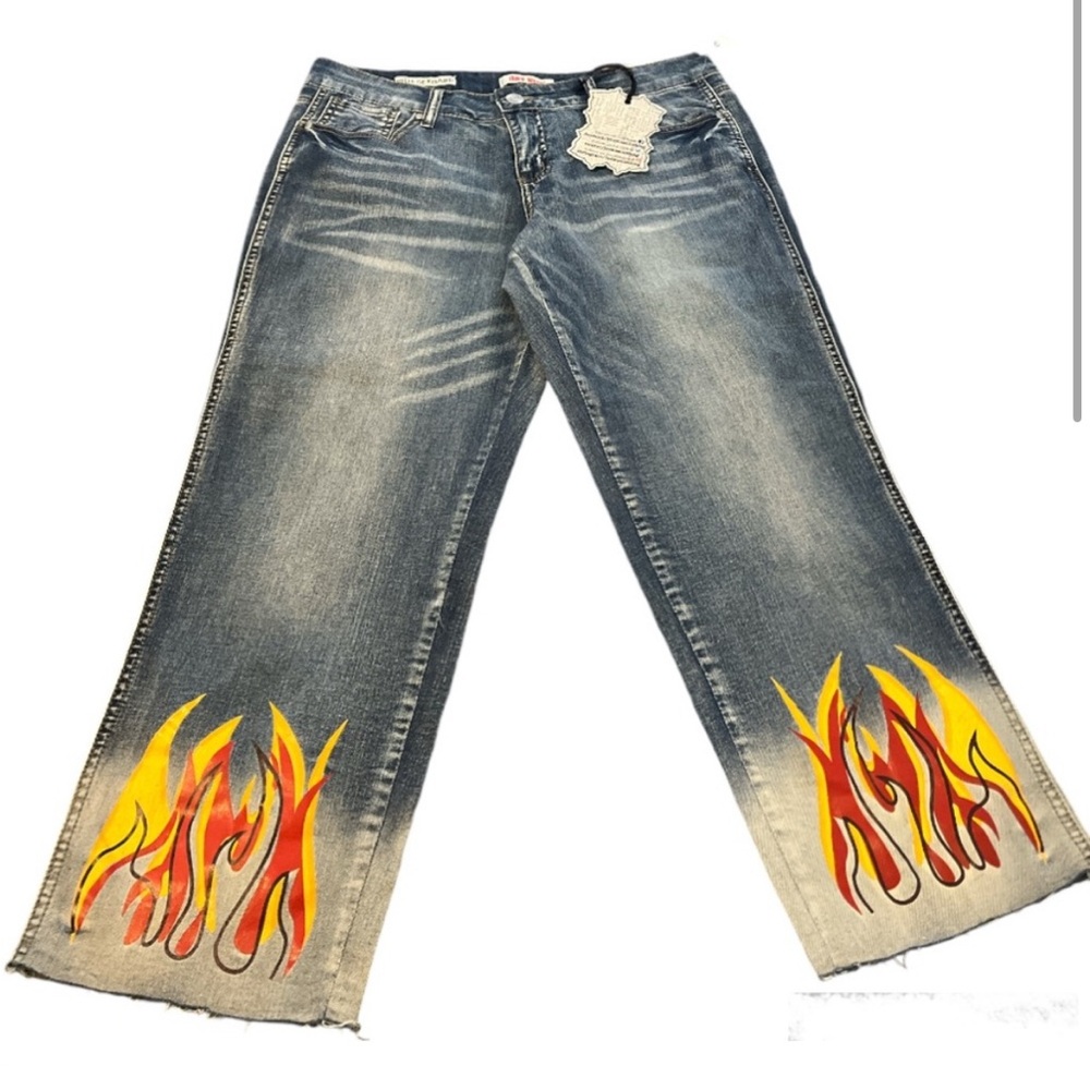 Hot Kiss by Rue 21 jeans with flame graphics size 14 NWT